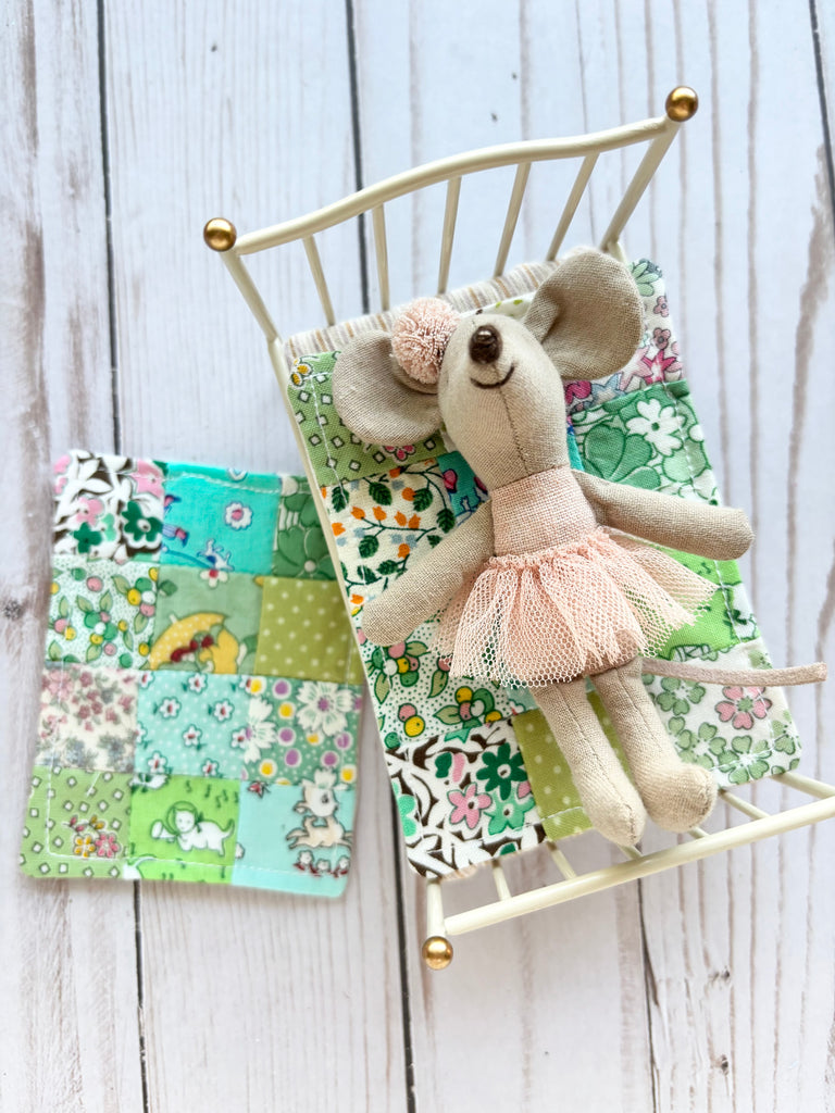 1930s Dollhouse Small Green Quilt, 1:12 scale, maileg mice furniture, modern dollhouse, dollhouse bedding